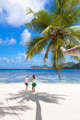 plage paradisiaque des Seychelles