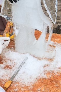 Ice carving