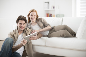 Obraz premium young couple sharing music on tablet