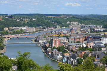 Fototapeta na wymiar Panorama de la ville de Jambes