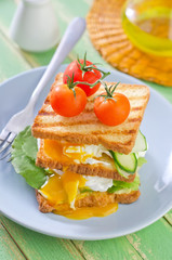 bread with poached eggs