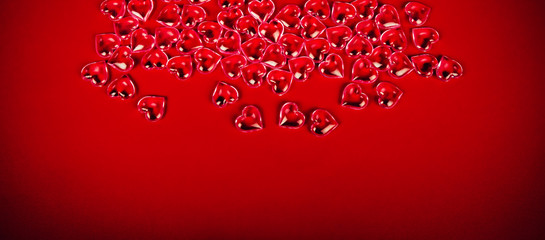 Sfondo rosso con cuoricini