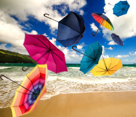 Bunte Regenschirme in der Karibik :)