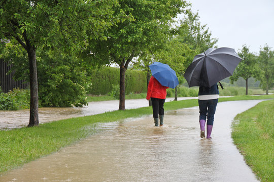 Unwetter - 004 - Regen - 2Frauen