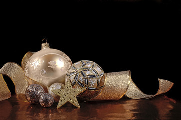 Weihnachtsdeko mit Kugeln