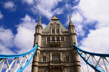 Fototapeta na wymiar Tower Bridge London und Wolkenhimmel
