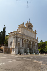 Fototapeta na wymiar Wielki kościół w centrum Rzymu, Włochy.