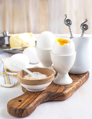 Fototapeta na wymiar Boiled egg with pink salt for breakfast