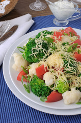 Cauliflower salad with tomatoes and broccoli