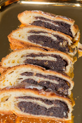 the cake with the poppy on golden such