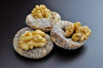 Fichi secchi con noci