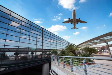 Foto op Aluminium Luchthaven moderne luchthaventerminal en vliegtuigen