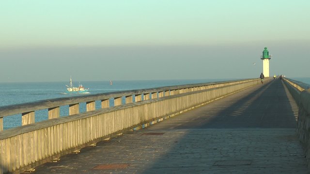 chalutier &agrave; calais