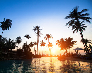 Fototapeta na wymiar Beautiful sunset at a beach resort in the tropics.