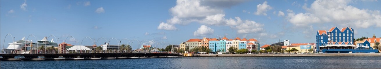 Fototapeta na wymiar Otrobanada i Punda stolica Curacao