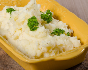 Mashed potatoes with butter and parsley