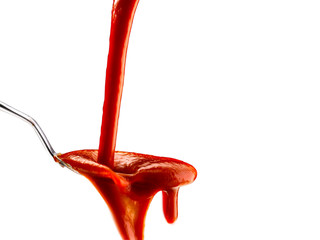 salsa di pomodoro su fondo bianco