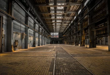 Foto op Plexiglas Grote industriële hal van een reparatiestation © Sved Oliver