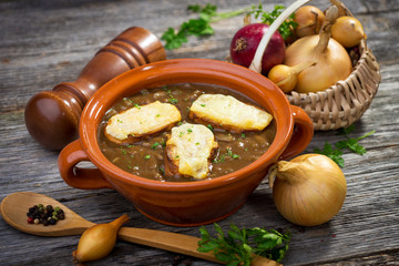 French onion soup / Soupe à l'oignon