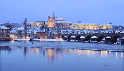 Obraz premium Evening colorful snowy Prague gothic Castle with Charles Bridge