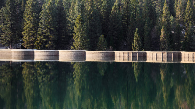 Lake Hume Dam