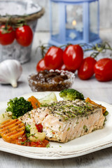 Salmon with herbs and vegetables