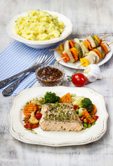 Salmon with herbs and vegetables