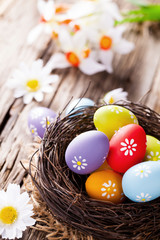 Obraz na płótnie Canvas Wielkanoc kolorowych jaj na drewno