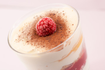 Himbeer-Pfirsich-Creme Dessert