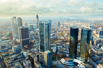 uitzicht op de wolkenkrabbers van Frankfurt