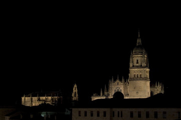Naklejka premium Salamanca de noche