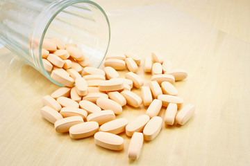 Fototapeta na wymiar Vitamin pills