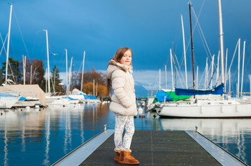 Fototapeta premium Portrait of a cute little girl on sunset