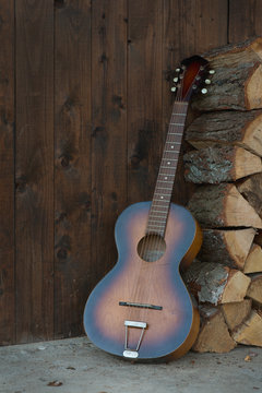 Gitarre mit Holz