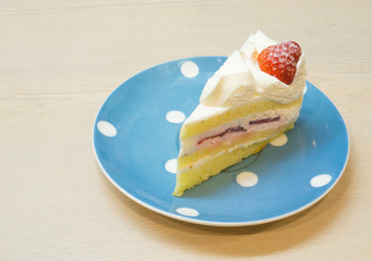 strawberry vanilla cream cake