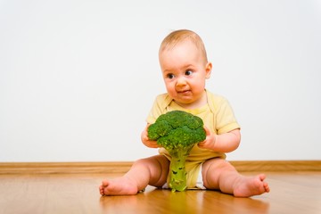 Baby with broccoli - I do not like it