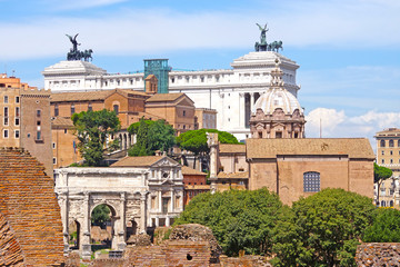 Obraz premium Palace of Victor Emmanuel on the background of the Roman Forum,