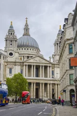 Fotobehang St. Paul's Cathedral in London red bus © zefart