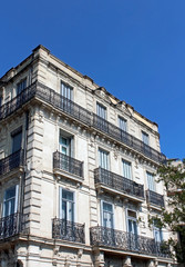 Fototapeta na wymiar Francuski klasycystyczny budynek