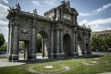 Obraz premium Puerta de Alcalá, Image of the city of Madrid, its characterist