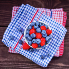 borówa malina owoce deser zdrowie witaminy © JoannaTkaczuk