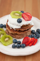 Vollwert Pancakes mit Früchten
