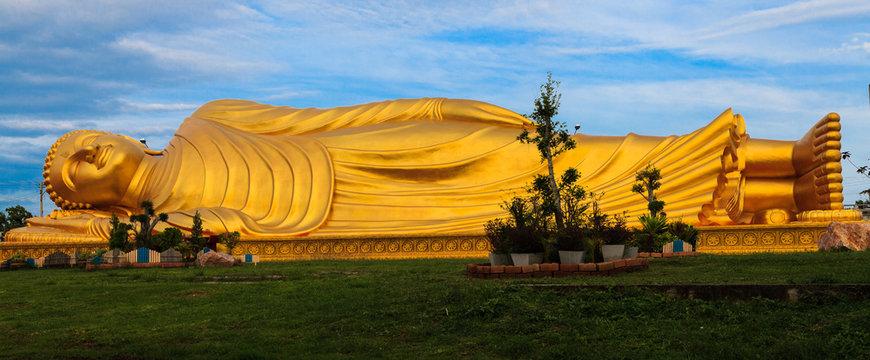 Reclining Buddha with blue sky.
