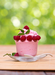Frozen yogurt with berries