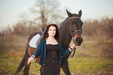Obraz premium Young woman with a horse on nature