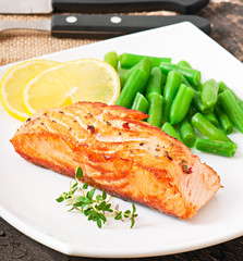 Grilled salmon and green beans