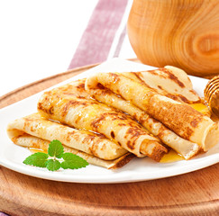 Delicious pancakes with honey 