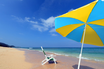 美しい沖縄のビーチと夏空