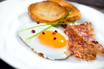 Fried egg with bacon