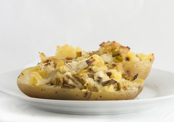 Baked potato stuffed with leek and cheese